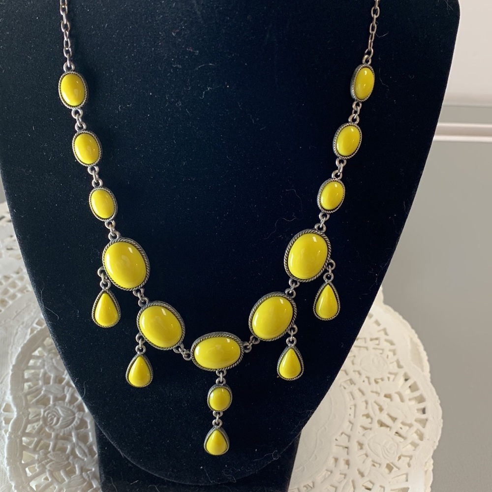 Vintage Necklace 9” Double strand 18” single strand. Beautiful yellow beads. - Picture 8 of 8